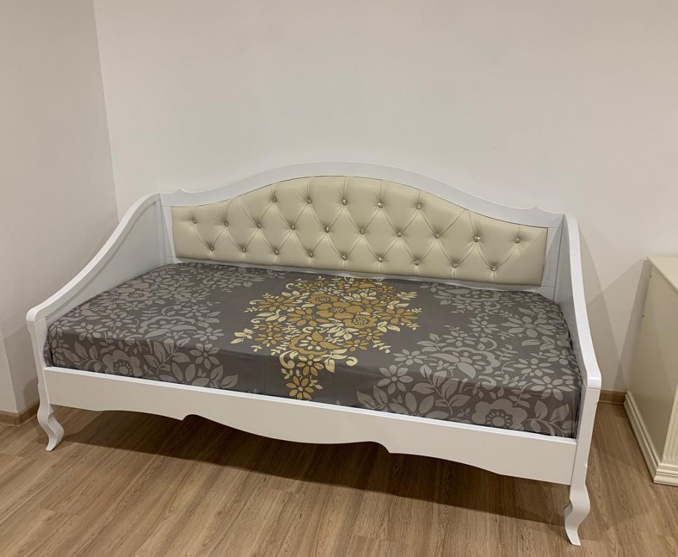 Кровать "Анджелика" с каретной стяжкой